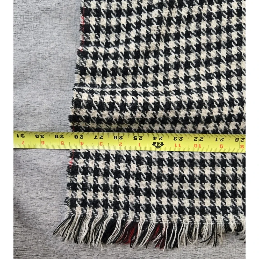 Steve Madden Large Knit Scarf‎ Houndstooth / Plaid Soft Neck Warmer 28